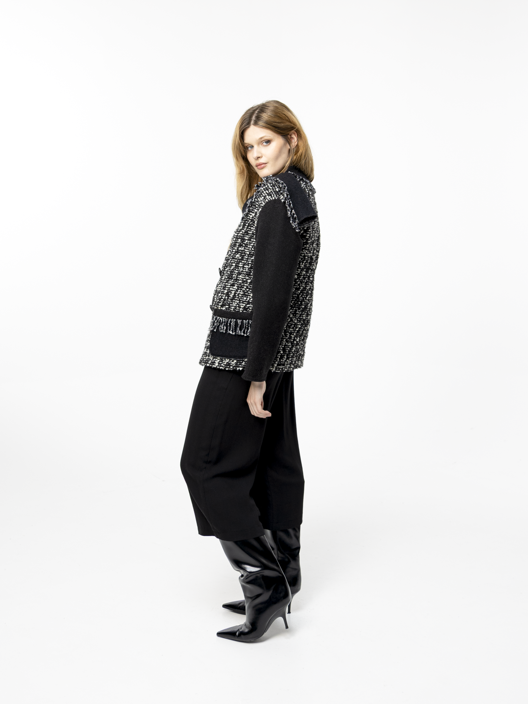 Veste cardigan en maille et laine noir et blanc 